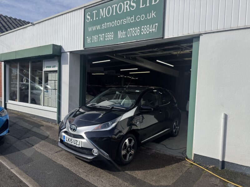 Toyota Aygo 1L VVT-i-x-clusiv 5 Door 2015 Black 41,889 Miles £20 Road Tax 1 Previous Owner