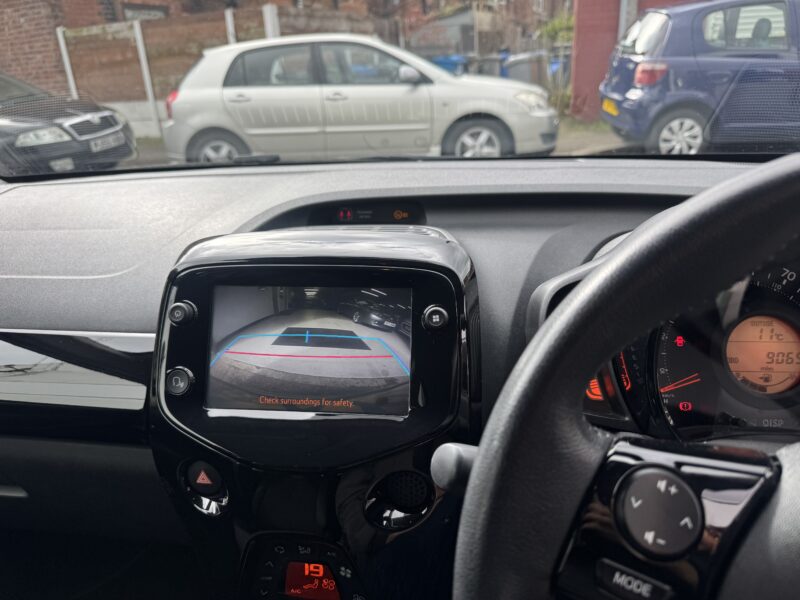 Peugeot 108 Collection 1L 5 Door 2021 Green JUST 9,000 Miles FSH