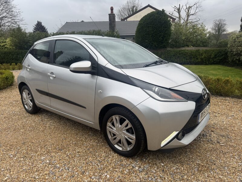 Toyota Aygo X Pression 1L 5 Door *Automatic* 8,000 Miles FSH Silver