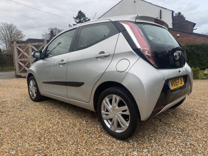 Toyota Aygo X Pression 1L 5 Door *Automatic* 8,000 Miles FSH Silver