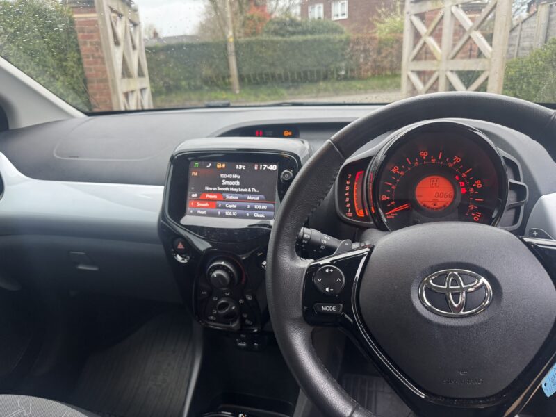 Toyota Aygo X Pression 1L 5 Door *Automatic* 8,000 Miles FSH Silver