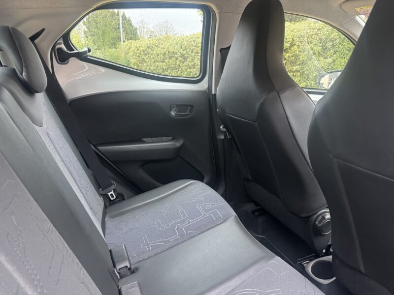 Toyota Aygo X Pression 1L 5 Door *Automatic* 8,000 Miles FSH Silver