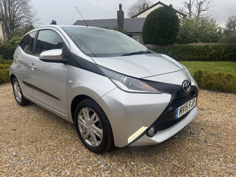 Toyota Aygo X Pression 1L 5 Door *Automatic* 8,000 Miles FSH Silver