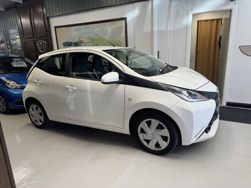 Toyota Aygo X Ray 2016 5 Door FSH 29,000 Miles A/C Reverse Camera