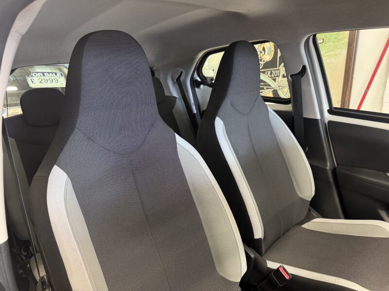 Toyota Aygo X Ray 2016 5 Door FSH 29,000 Miles A/C Reverse Camera