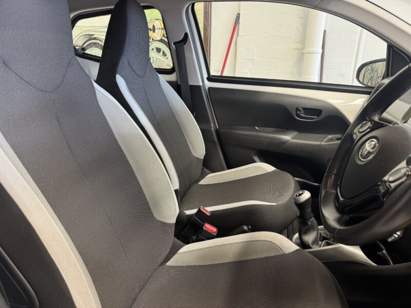 Toyota Aygo X Ray 2016 5 Door FSH 29,000 Miles A/C Reverse Camera