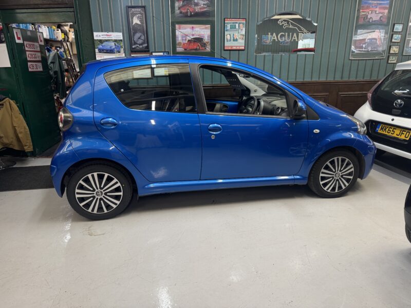 Toyota Aygo 1L Blue 5 Door 88,600 Miles full MOT £20 Road Tax
