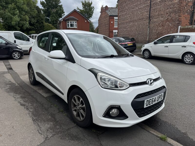 Hyundai i10 Premium 5 Door 2015 White £20 Road Tax FSH 60,600 Miles