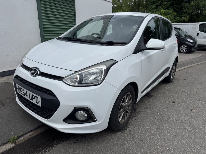 Hyundai i10 Premium 5 Door 2015 White £20 Road Tax FSH 60,600 Miles
