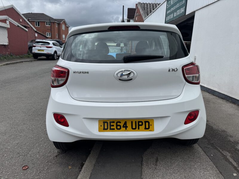 Hyundai i10 Premium 5 Door 2015 White £20 Road Tax FSH 60,600 Miles