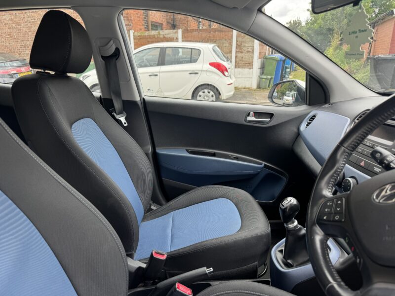 Hyundai i10 Premium 5 Door 2015 White £20 Road Tax FSH 60,600 Miles