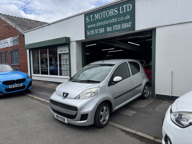 Peugeot 107 1.0cc Sportium 5 Door 2011 FSH 67,500 Miles Silver £20 Road Tax Full MOT