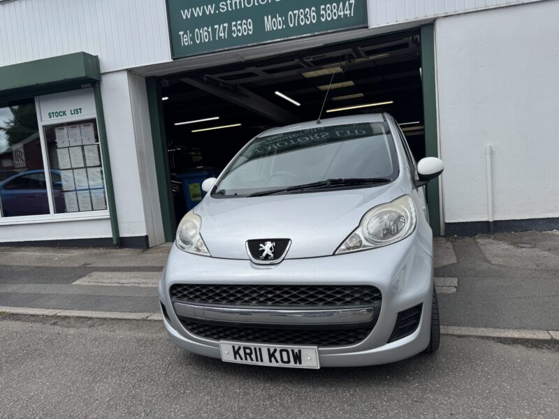 Peugeot 107 1.0cc Sportium 5 Door 2011 FSH 67,500 Miles Silver £20 Road Tax Full MOT