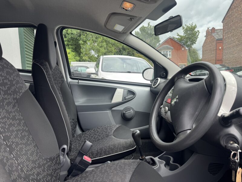 Peugeot 107 1.0cc Sportium 5 Door 2011 FSH 67,500 Miles Silver £20 Road Tax Full MOT