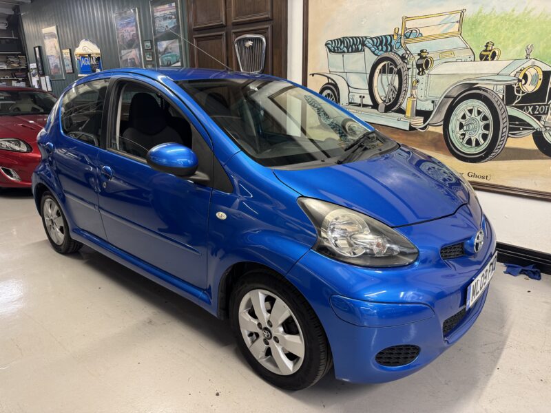 Toyoya Aygo Blue 2009 79000 Miles 2 Owners Bluetooth Full MOT £20 Tax