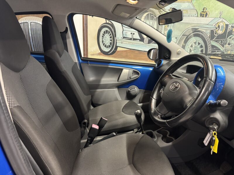Toyoya Aygo Blue 2009 79000 Miles 2 Owners Bluetooth Full MOT £20 Tax