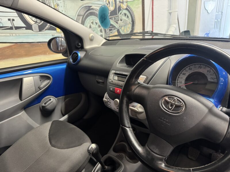 Toyoya Aygo Blue 2009 79000 Miles 2 Owners Bluetooth Full MOT £20 Tax