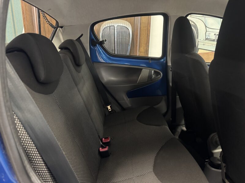Toyoya Aygo Blue 2009 79000 Miles 2 Owners Bluetooth Full MOT £20 Tax