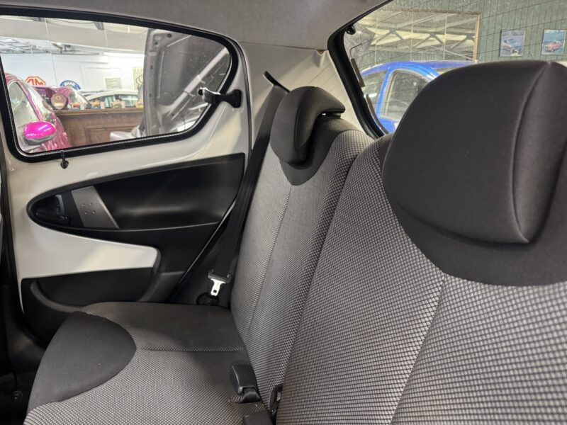 Toyota Aygo 1.0cc Move AUTOMATIC** 5 Door 2014 1 Owner Full Toyota Service History 36,800 Miles