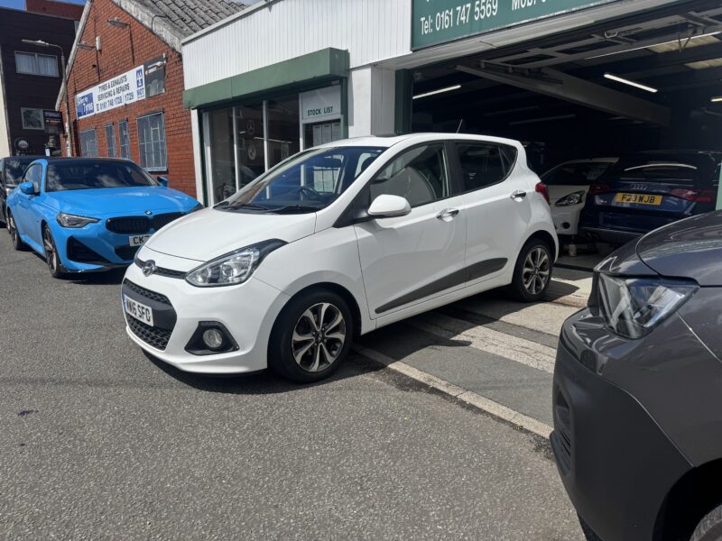 Hyundai i10 1.2cc SE 2016 53,00 Miles Sunroof Heated Seats Alloy Wheels 2 Keys £20 Road Tax White