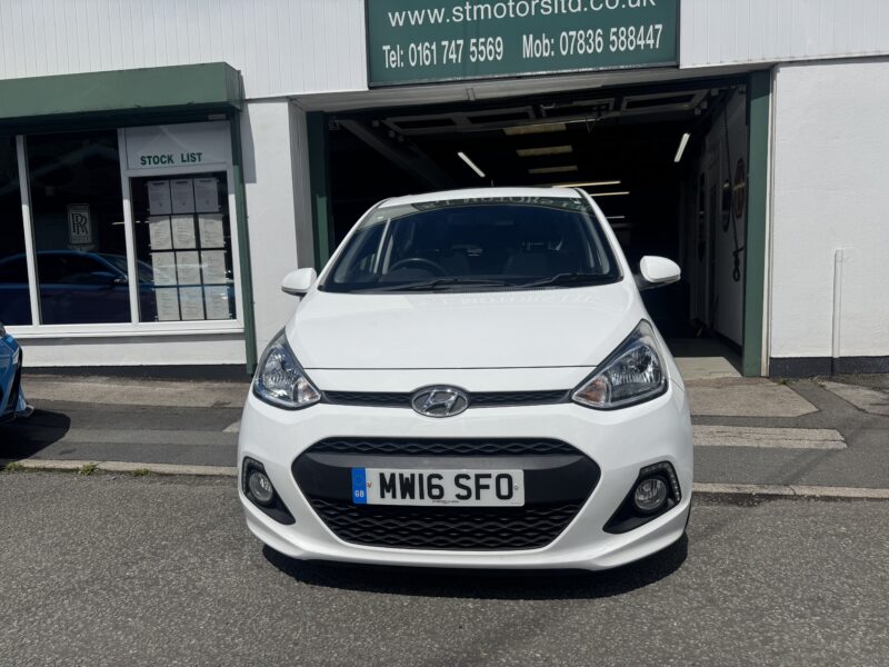 Hyundai i10 1.2cc SE 2016 53,00 Miles Sunroof Heated Seats Alloy Wheels 2 Keys £20 Road Tax White
