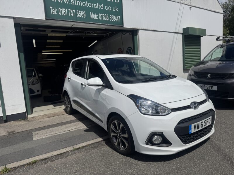 Hyundai i10 1.2cc SE 2016 53,00 Miles Sunroof Heated Seats Alloy Wheels 2 Keys £20 Road Tax White