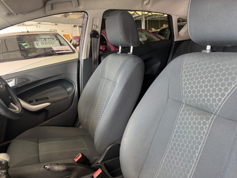 Ford Fiesta Zetec 2011 Black 5 Door 1.2L 83,300 Miles Full MOT