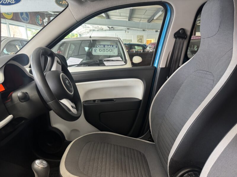 Renault Twingo 2015 5 Door A/C 1L Bluetooth £20 Road Tax 49,000 Miles Blue Metallic