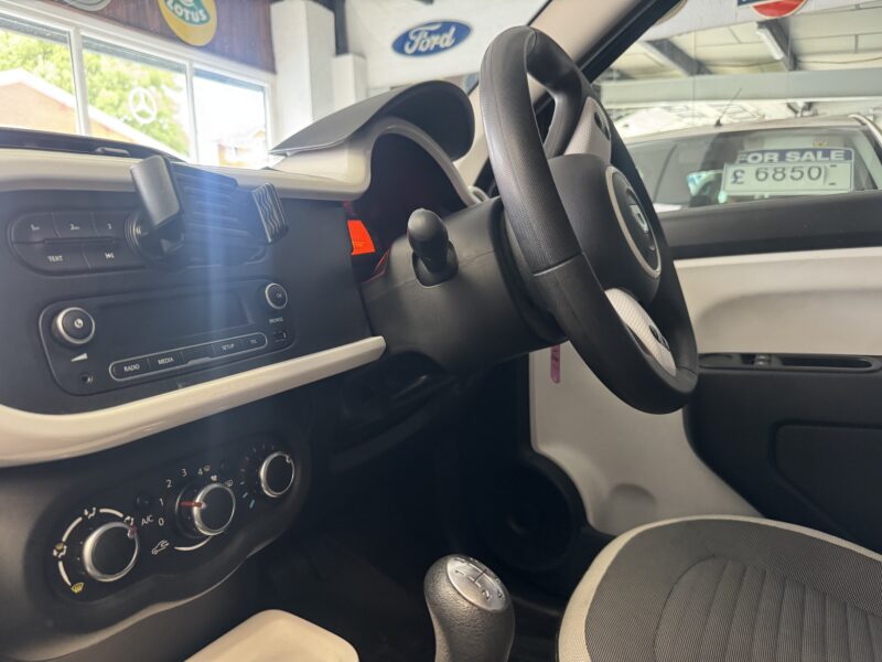 Renault Twingo 2015 5 Door A/C 1L Bluetooth £20 Road Tax 49,000 Miles Blue Metallic