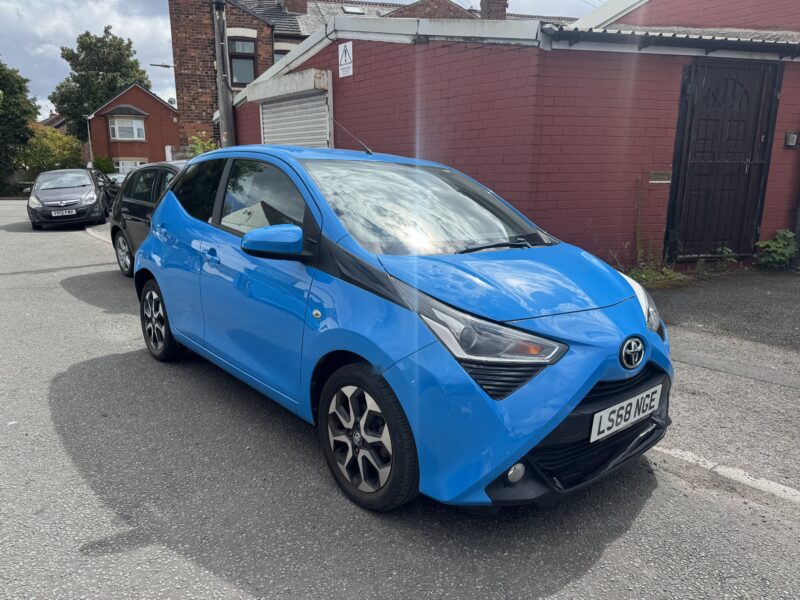 Toyota Aygo Xplore 2018 5 Door *Automatic* 12,400 Miles Reverse Camera Alloy Wheels Light Blue