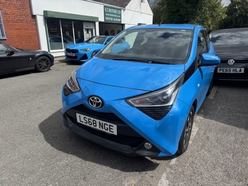 Toyota Aygo Xplore 2018 5 Door *Automatic* 12,400 Miles Reverse Camera Alloy Wheels Light Blue