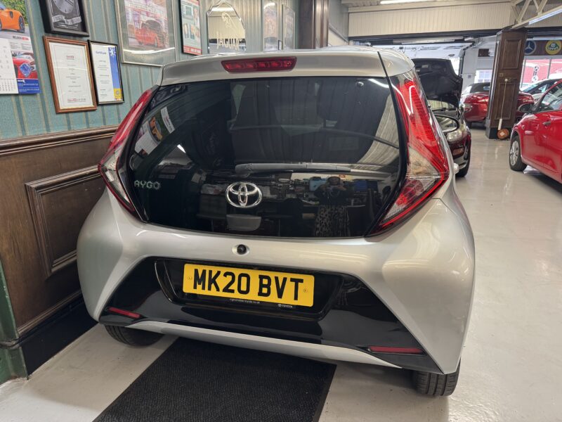 Toyota Aygo 1L X Trend 5 Door 101,000 Miles 2020 Silver Alloy Wheels