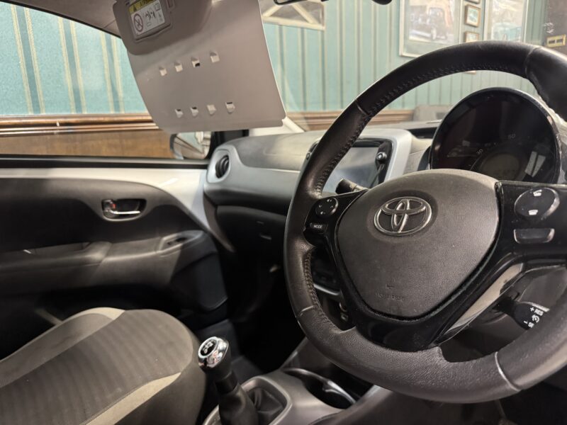 Toyota Aygo 1L X Trend 5 Door 101,000 Miles 2020 Silver Alloy Wheels