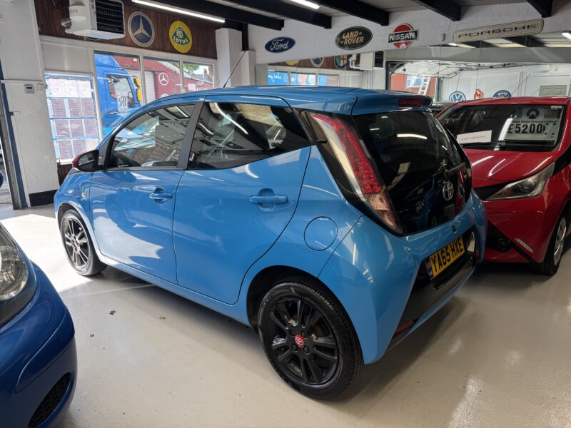 Toyota Aygo X-Cite 2015 1L 5 Door 87,400 Miles FSH £20 Road Tax Alloy Wheels