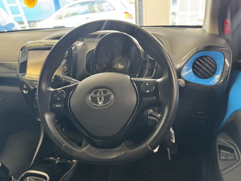Toyota Aygo X-Cite 2015 1L 5 Door 87,400 Miles FSH £20 Road Tax Alloy Wheels