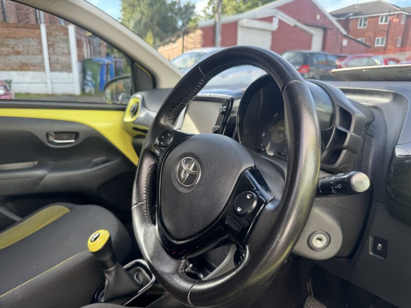 Toyota Aygo 2017 X-Cite 5 Door Yellow 1L 81,900 Miles Part Service History 2 Keys