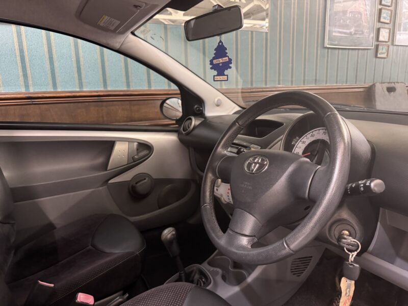 Toyota Aygo 1L Platinum 2009 3 Door 36,200 Miles Silver £20 Road Tax